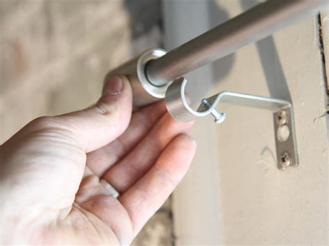 Installing curtain rods. Aug 20, 2019 · If you are installing your curtain rod onto a brick, or timber wall you will need specific plugs and screws for the different type of wall you are working with. 1. Measuring the window and the curtain rod. Measure … 