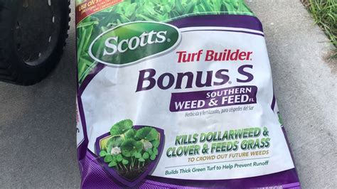 Scotts Turf Builder Bonus S Southern Weed and Feed 2 is specially formulated to help control tough weeds such as clover and dollarweed on your lawns. It is designed for use on St. Augustinegrass (including Floratam), Carpetgrass, Zoysia and Centipede lawns.. 