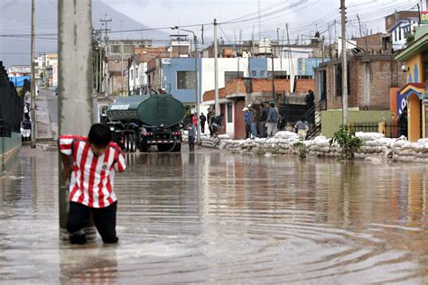Intensas lluvias dejan 50 muertos y más de 20,000 viviendas afectadas en Perú