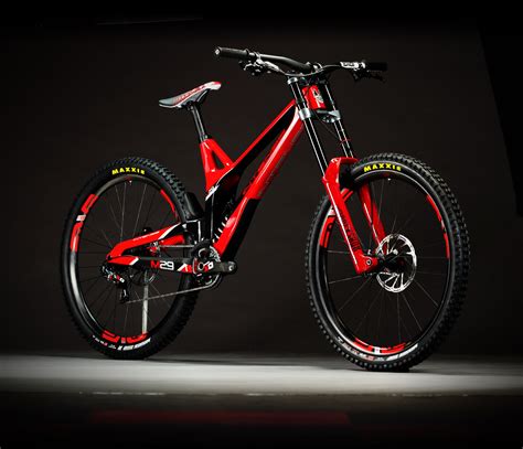 Intense bicycles. Enduro Bikes - INTENSE Europe. ALL-NEW ENDURO BIKE. Re-designed from the ground up, our all-new Enduro bike is here. The anticipation has been building for some time now, and we can’t wait for you to show you the new INTENSE Tracer. “It has that confidence to try and keep up with downhill bikes in serious terrain and is more energetic than ... 