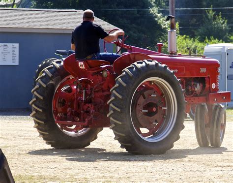 International Harvester 300 technical specs, dimensions, …