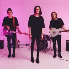 Into It (tradução) - Chase Atlantic - VAGALUME