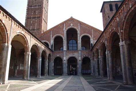 Intorno alla basilica di sant'ambrogio in milano. - R and data mining examples and case studies.