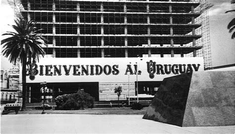 Introducción al uruguay de los 90. - La langue du duc de saint-simon: le vocabulaire et les images..