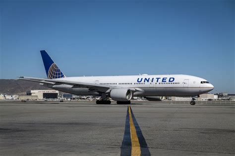 Investigators: Pilot miscommunication caused United plane to drop near ocean