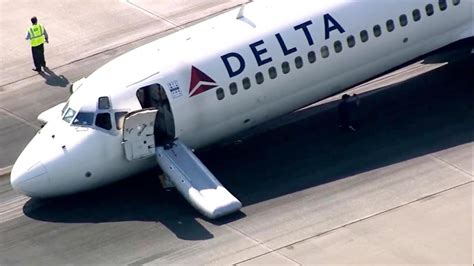 Investigators say a broken part in the landing gear prevented a Delta plane from landing normally