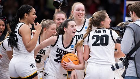 Iowa aims for the women’s basketball attendance record at Kinnick in preseason game with DePaul