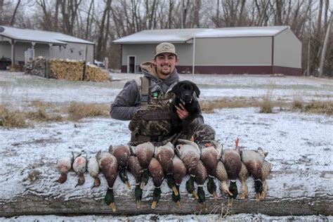 RIVERTON WMA – LOCATION: RIVERTON, IOWA. Reported on 12-6 that in the most recent survey conducted on 12-1 there were 10,030 ducks in the area. Up from 9,245 in the previous survey. Of the 10,030, 50% were Mallards and 45% were other dabblers and 5% were divers. It was also reported that there were 725 geese in the area.. 