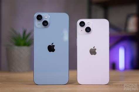 Iphone 14 vs 14 plus. Feb 13, 2023 · The 6.1-inch iPhone 14, $799, and iPhone 14 Pro, $999, should be easy for most people to use with one hand, and they take up less room in a pocket or handbag. For $100 more, the 6.7-inch iPhone 14 ... 