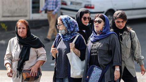 Irán instala cámaras para identificar a las mujeres que infringen el código de vestimenta