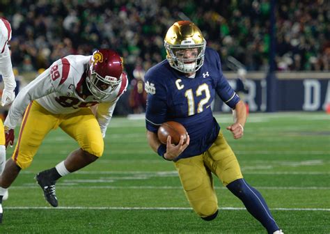 In what has become news-heavy afternoon it appears Notre Dame will be on the hunt for a new offensive coordinator. Despite a team-record for most points scored in a season this past fall, Bryan Driskell of Irish Maven reports that Chip Long is out as O-C and that both Notre Dame and Long are ready […]. 