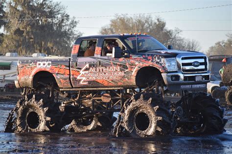In this episode we checkout the second night of truck tug-o-wars at Iron Horse Mud Ranch's Fall 2022 event. Everything from jacked up mega trucks, ramped up .... 