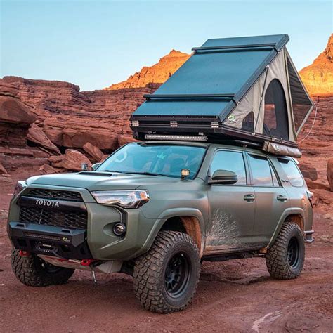 In this video I'll show you I had to get the help of 5 friends to be able to install the tent on my 4runner . Enjoy . This is the tent I bought https://iron.... 