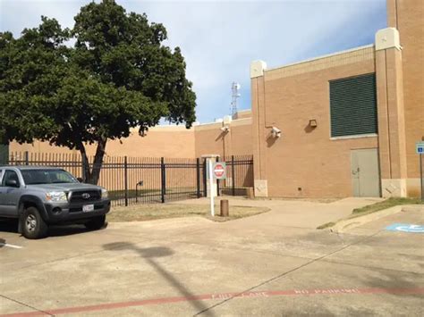  In person: Contact jail staff in the jail lobby at: 305 N. O’Connor Road Irving, TX 75061; Phone: (972) 721-2625 or (972) 721-3608; 2. Where is the Irving City Jail? The jail is located at the Irving Criminal Justice Center, 305 N. O’Connor Road, Irving, TX 75061. 3. When is the jail open? The jail is open 24 hours a day, 7 days a week. 4. . 