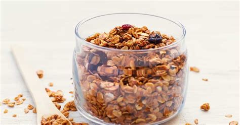 Is Granola Healthy? Benefits and Downsides