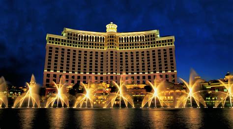 15 Okt 1998 ... Bellagio is a resort, luxury hotel and casino on the Las Vegas Strip in Paradise, Nevada. It is owned by Blackstone Inc. and operated by MGM .... 