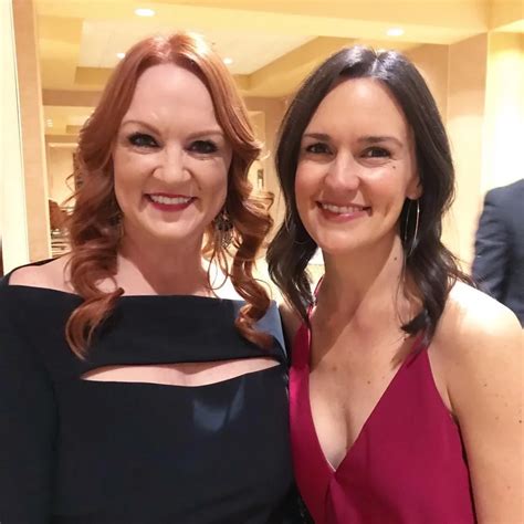 Jul 7, 2023 · Betsy Lee Smith is the sister of the popular TV personality Ree Drummond. She is married to husband, Boaz Ashkenazy. She is married to husband, Boaz Ashkenazy. Her husband is the .... 