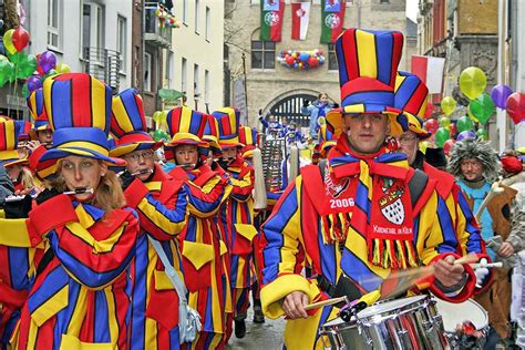 Is carnaval Nederlands of Duits