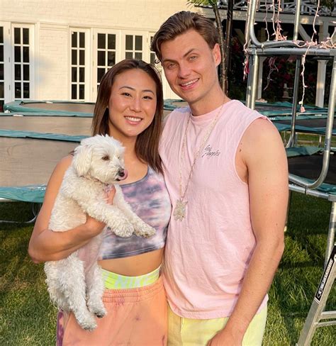 Is Carter Sharer married to Lizzy sharer? Lizzy broke up with Carter Sharer in the summer of 2019. In August of 2019, Lizzy told her 4.84 million subscribers that she and Carter had decided to part ways after exactly seven years of dating.