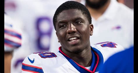Is devin singletary related to mike singletary. May 29, 2022 · Matthew "Matt" Singletary was born on February 22, 1988, in Chicago, Illinois. He was born to Mike Singletary, a former NFL player with the Chicago Bears (1981-1992) and Kim Singletary. What is Devin Singletary salary? Devin Singletary signed a 4 year, $3,898,000 contract with the Buffalo Bills, including a $1,035,824 signing bonus, $1,035,824 guaranteed, and 