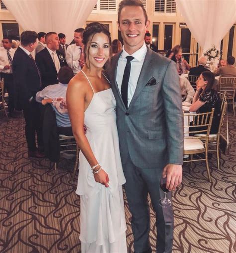 Is ella dorsey married. On Ella Dorsey, a meteorologist who has faced some clap back of her own over breaking into Masters for tornado coverage and a clumsy exchange regarding a picture of gorillas and Thomas Roberts ... 