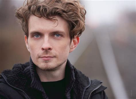 Is erik knudsen married