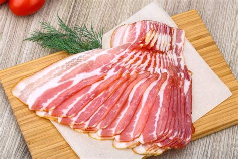 Is it ok to eat raw bacon?