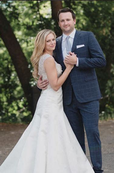 Is jamie erdahl married. Jamie Erdahl channeled Rihanna to pull off her clever pregnancy announcement. On Tuesday, the “Good Morning Football” co-host revealed she and her husband, Sam Buckman, are expecting their ... 