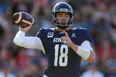 Is jt daniels a senior. TULSA, Okla. -- — JT Daniels passed for two touchdowns and ran for another TD, Dean Connors ran for 120 yards and three touchdowns and Rice beat Tulsa 42-10 Thursday night. Rice (4-3, 2-1 ... 