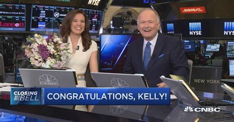 Is kelly on cnbc pregnant again. A new prime time colleague: Kate Kelly of CNBC joins Business Day. Please see below for a note from NYT business editor Dean Murphy: "You may know her for coverage of hedge funds on CNBC. Or for having won multiple awards for hard-hitting finance reporting at The Wall Street Journal. Or for being the best-selling author of a book on the final ... 