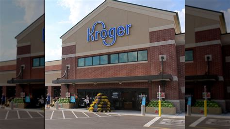 Is kroger open on christmas day. Dec 24, 2022 · Retailers open on Christmas 2022 Amazon (You won’t get the item today, of course, but you can always make up an excuse about shipping delays. And it’s never too late for a gift card.) 