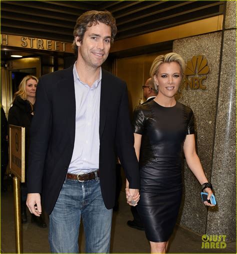 Is meghan kelly married. Who is Megyn Kelly’s husband? She has dated two men in the past, they are Daniel Kendall (2001-2006) and her current husband is Douglas Brunt (From 2008 till date) Douglas Brunt and Megyn Kelly dated for 2 years before they got married. They currently have 3 kids together. Megyn Kelly’s Net worth is reported to be more than $25million. 
