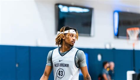 Bates, an Ypsilanti native, was 8-for-17 from the field and added eight rebounds in the victory and Farrakhan, a Hillsdale, New Jersey native, had his best offensive performance on 11-for-18 shooting..