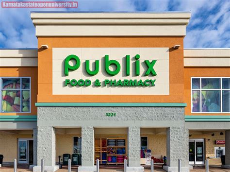 What Are Publix's Christmas Eve Hours? Publix will be open from 7:00 am to 10:00 pm on Christmas Eve. Although depending on which location you go to, these hours may vary slightly. Publix's Christmas Day Hours. The majority of Publix stores will be closed on Christmas Day.. 