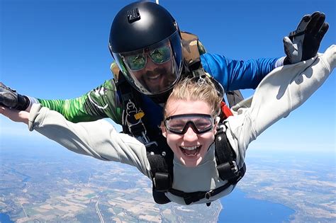 Is skydiving safe. Skydiving is a high-speed sport and, as with other adventures such as skiing, boating or racing, there are always dangerous elements that must be respected. With the state-of-the-art training and equipment, now available skydiving is a relatively safe sport anyone can enjoy. 