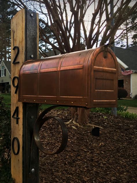 Is there a mailbox near me. If you’re going out of town for a while and don’t have a neighbor or nearby friend or family member who can collect your mail, you might be worried about it filling up in your mailbox. 