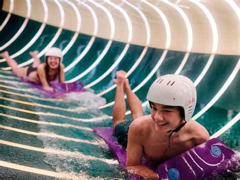 Is there wave machine in Aqua Mundo