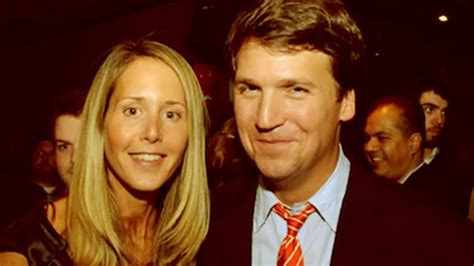 Is tucker carlson currently married. Carlson married high school sweetheart, Susan Thomson in 1991. They met while he was at St. George’s School, as she was the daughter of the headmaster. They have four children together. 
