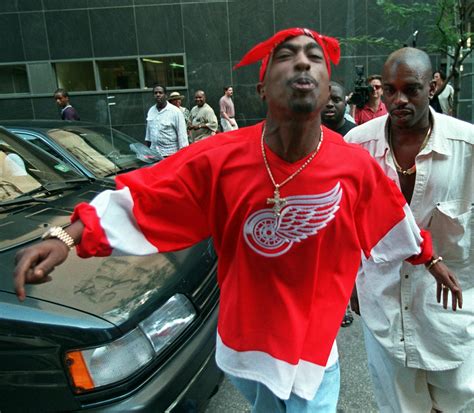 Tupac aligned with the Bloods, and Biggie with the Crips. Meanwhile, a fight at a local Southern California mall set the tension at a fever pitch shortly before the night of Tupac's murder, and .... 