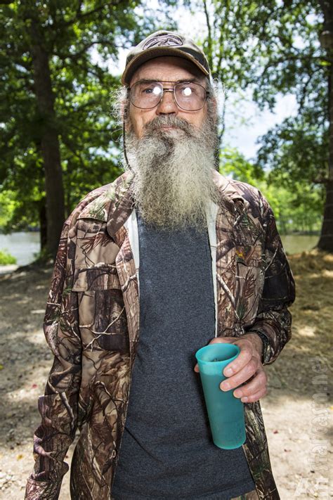 Wacky yet incredibly loveable Si Robertson, known as Uncle Si on A&E's Duck Dynasty, comes across as such an adorable bachelor that he has even received marriage proposals from fans.But the show .... 