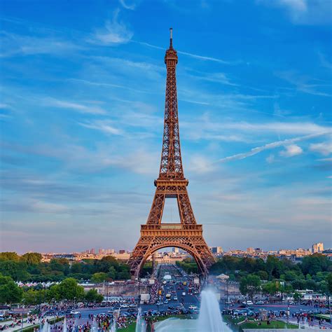 Is visiting eiffel tower safe late at night alone? - Paris Forum