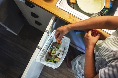 Is your 2024 resolution to waste less food? Here are some tips from dieticians