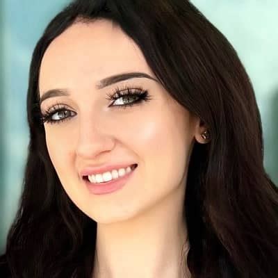 Famous TikTok Star Isabella Kotsias birthday, age, height, weight, net worth, salary, family, biography, wiki! Entrepreneur and financial coach who makes short videos about financial literacy and starting a business.