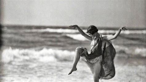 Isadora, la danseuse aux pieds nus, ou, la révolution isadorienne. - Iap textbook of pediatric radiology by tm ananda kesavan.
