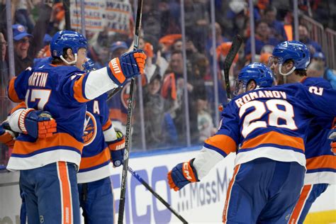 Islanders’ record 4-goal outburst seals 5-1 win over Canes