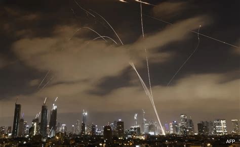 Israel attacks Tehran while the regular protests on Jerusalem.