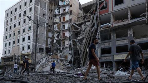 Israel pounds Gaza neighborhoods, as people scramble for safety in sealed-off territory