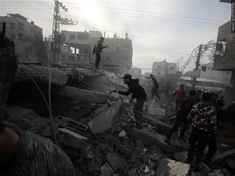 Israel strikes 2 homes, killing more than 90 Palestinians as troops expand south Gaza offensive
