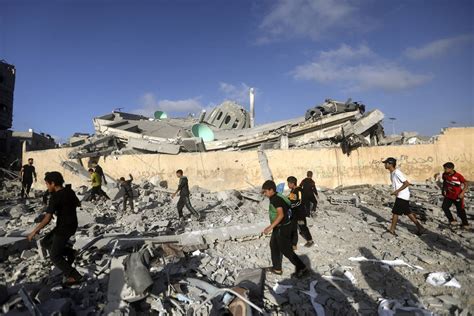 Israel-Hamas fight heats up in Gaza City, accelerating exodus of Palestinians to the south