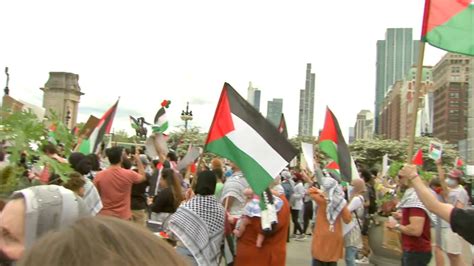 Israeli, Palestinian supporters rally in Chicago as Israel declares war after Hamas attack